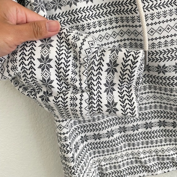 Lou & Grey Fair Isle Fluffy Fleece Hoodie Size Medium Holiday Cozy Casual Fall - Picture 6 of 11